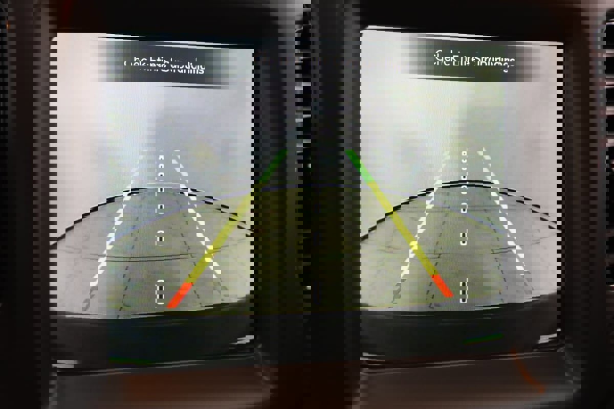 Used 2018 Jeep Compass Latitude w/ Popular Equipment Group image 9