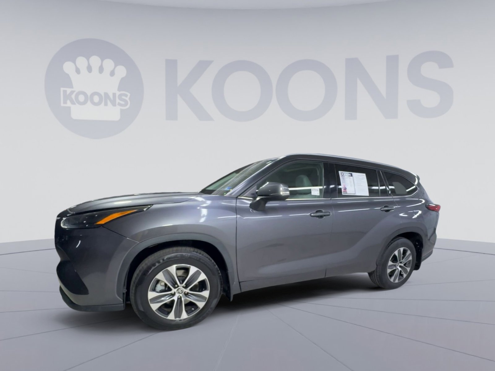 Used 2022 Toyota Highlander XLE FWD image 5