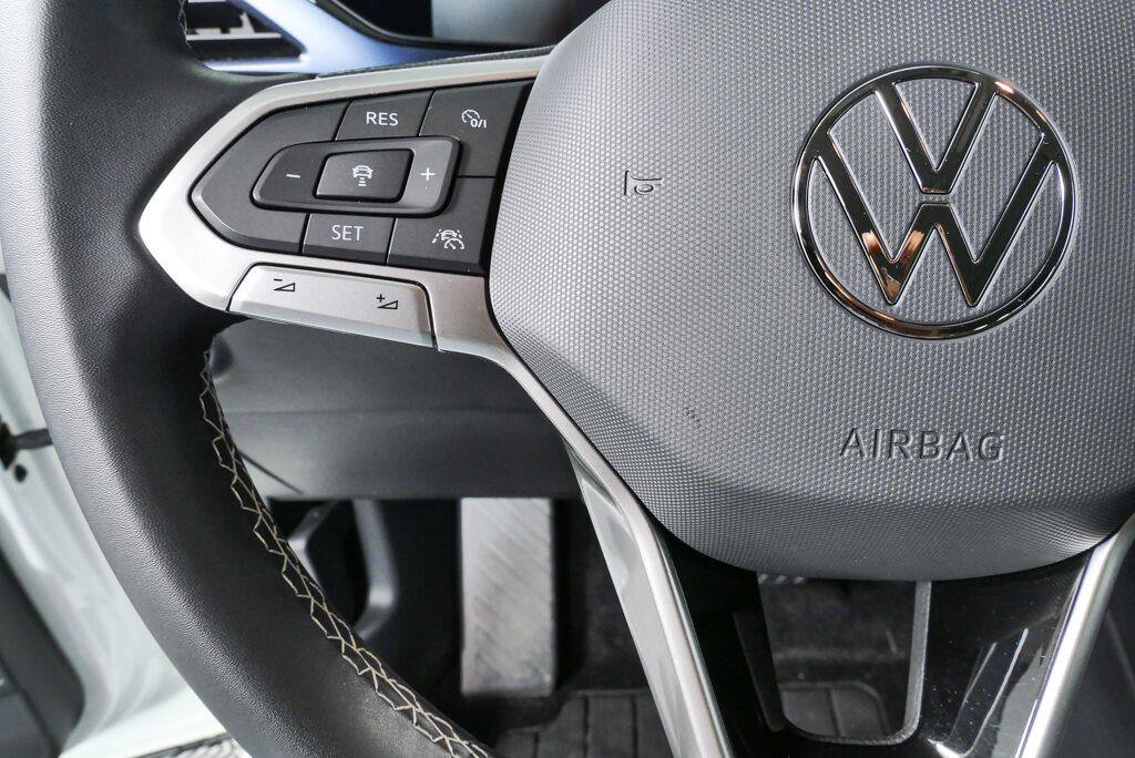 Certified 2023 Volkswagen Taos SE FWD image 9
