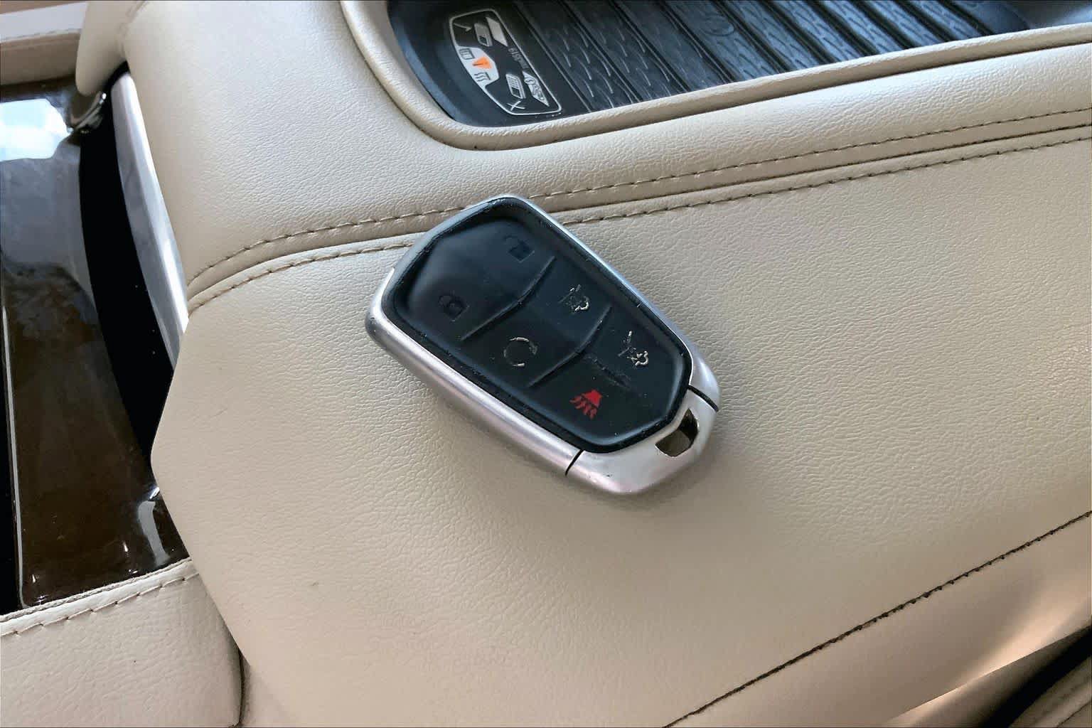Used 2018 Cadillac Escalade Luxury AWD/4WD image 15