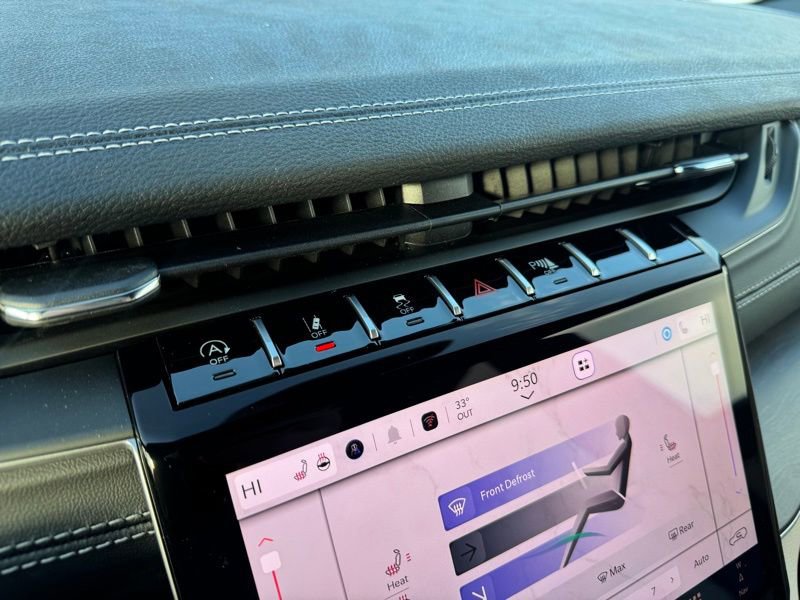 New 2025 Jeep Grand Cherokee Limited w/ Black Appearance Package image 16