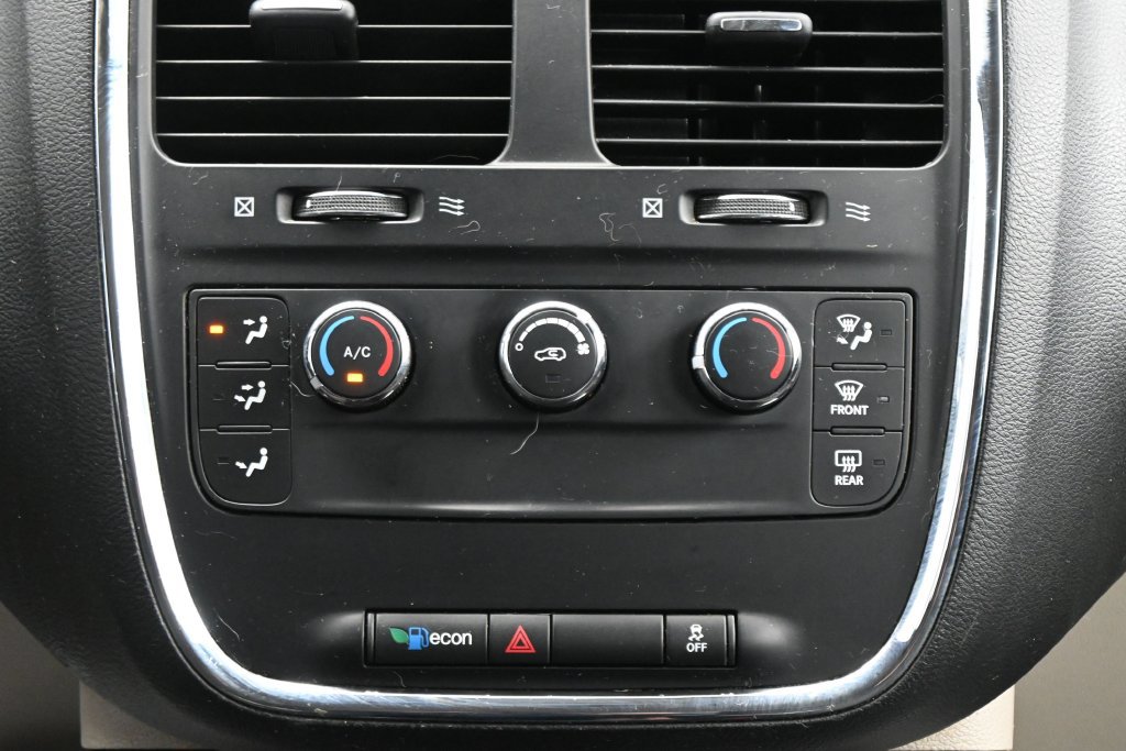 Used 2015 Dodge Grand Caravan American Value Package FWD image 18