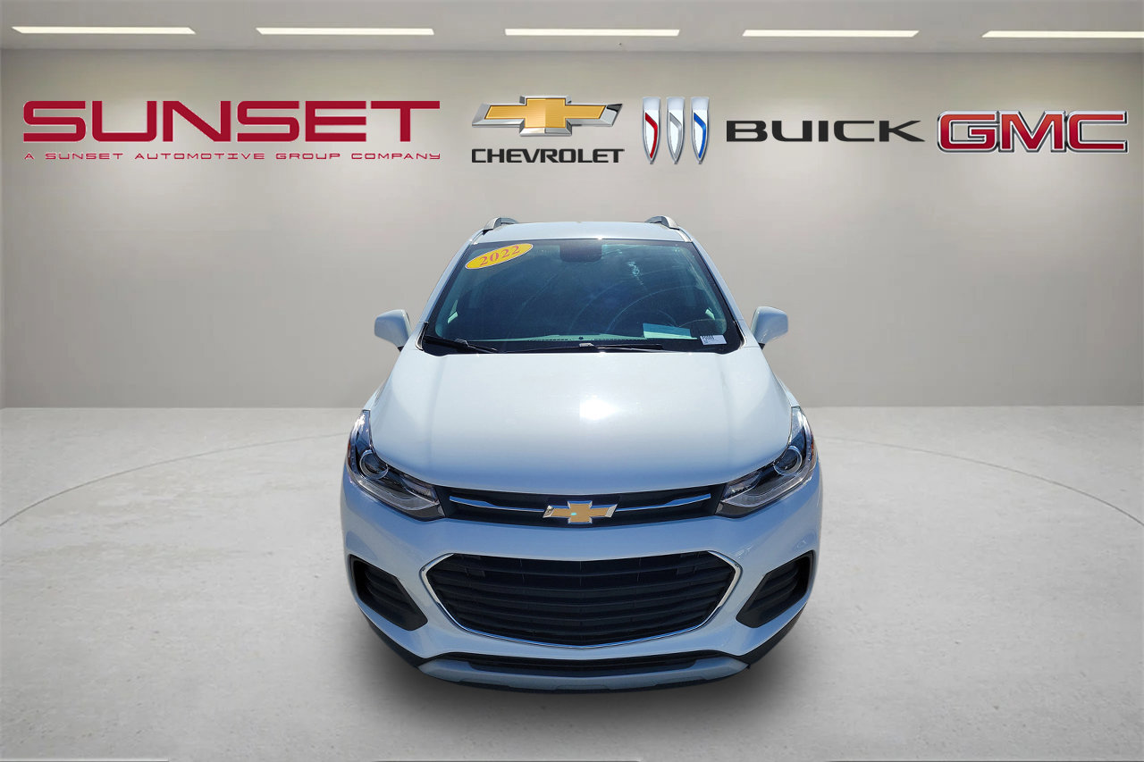 Certified 2022 Chevrolet Trax LT w/ LT Convenience Package image 2