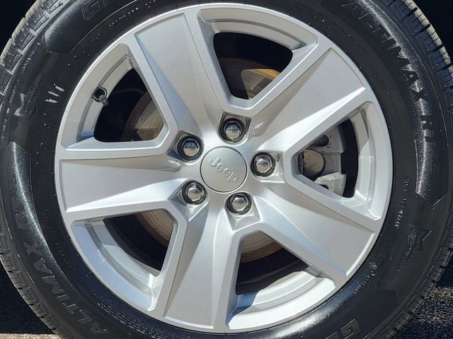 Certified 2022 Jeep Compass Latitude w/ Sun and Sound Group image 17