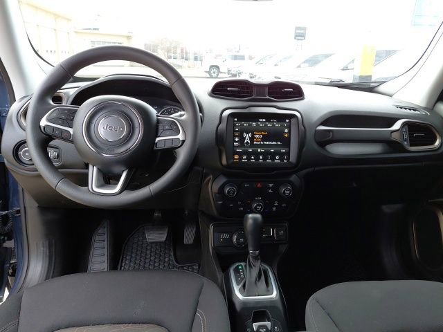 Used 2023 Jeep Renegade Latitude image 27