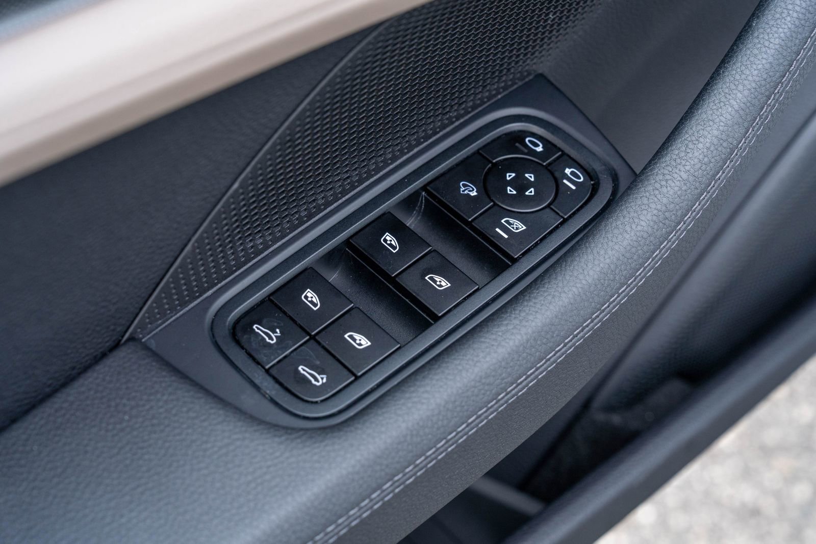 Certified 2025 Porsche Panamera image 21