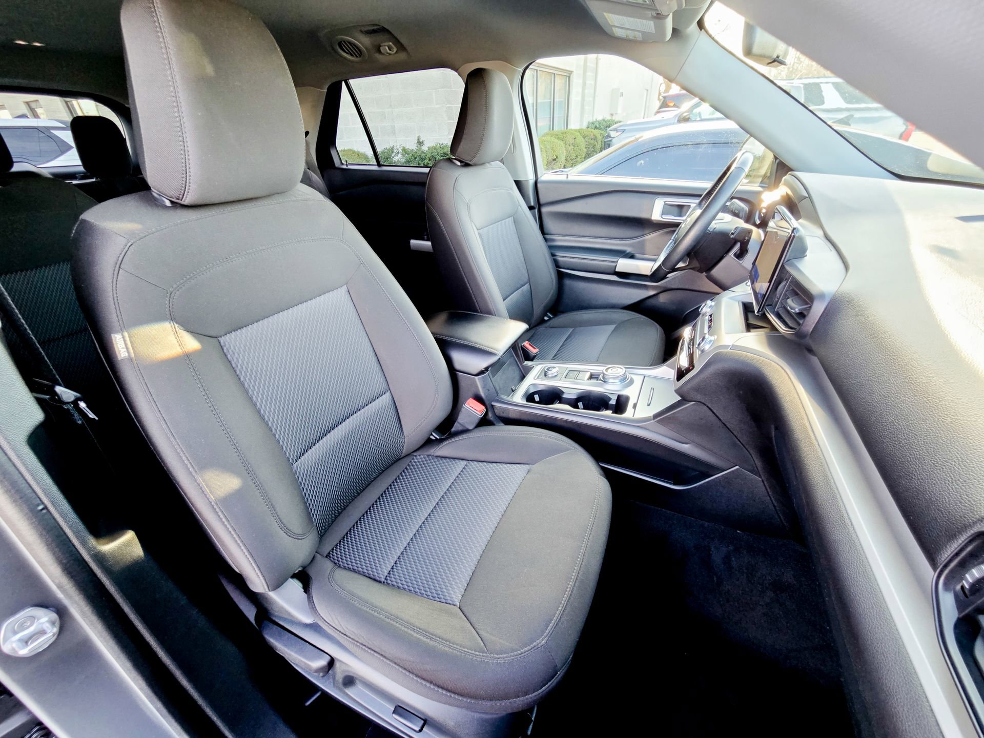 Used 2023 Ford Explorer XLT image 33