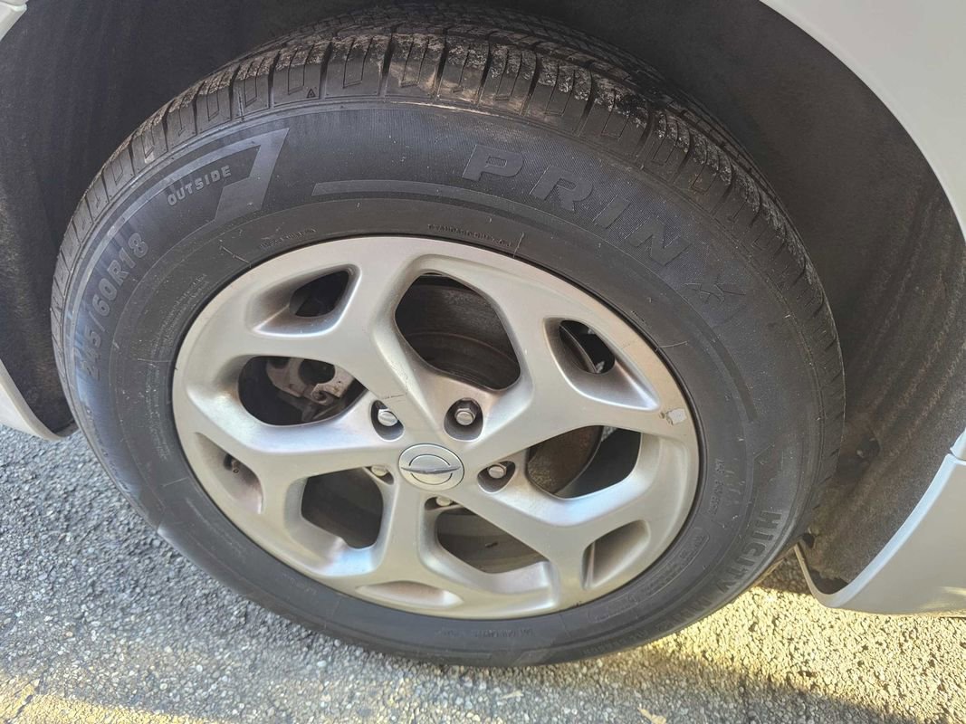 Used 2023 Chrysler Pacifica Limited w/ Uconnect Theater Family Group image 37