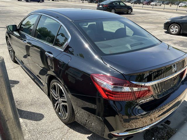 Used 2017 Honda Accord Sport image 10