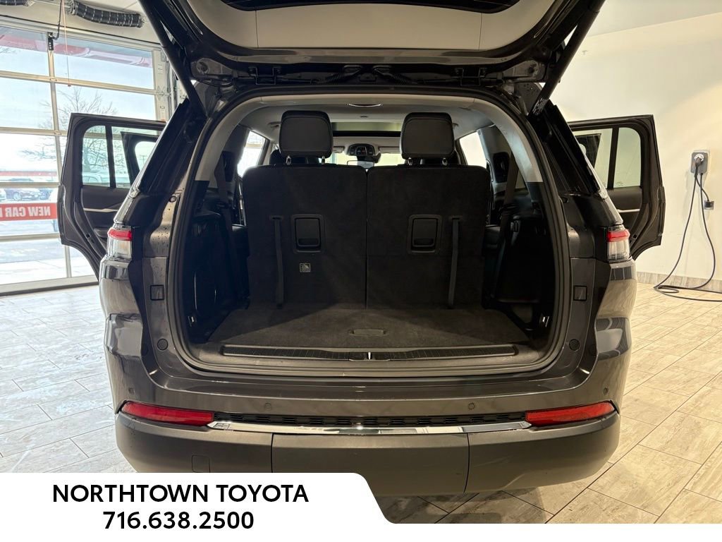 Used 2021 Jeep Grand Cherokee L Limited AWD/4WD image 32