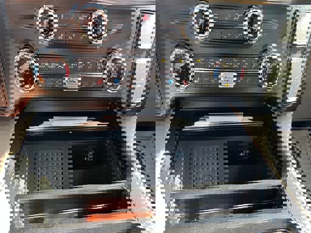New 2025 Ford F250 Platinum w/ Platinum Plus Package image 12