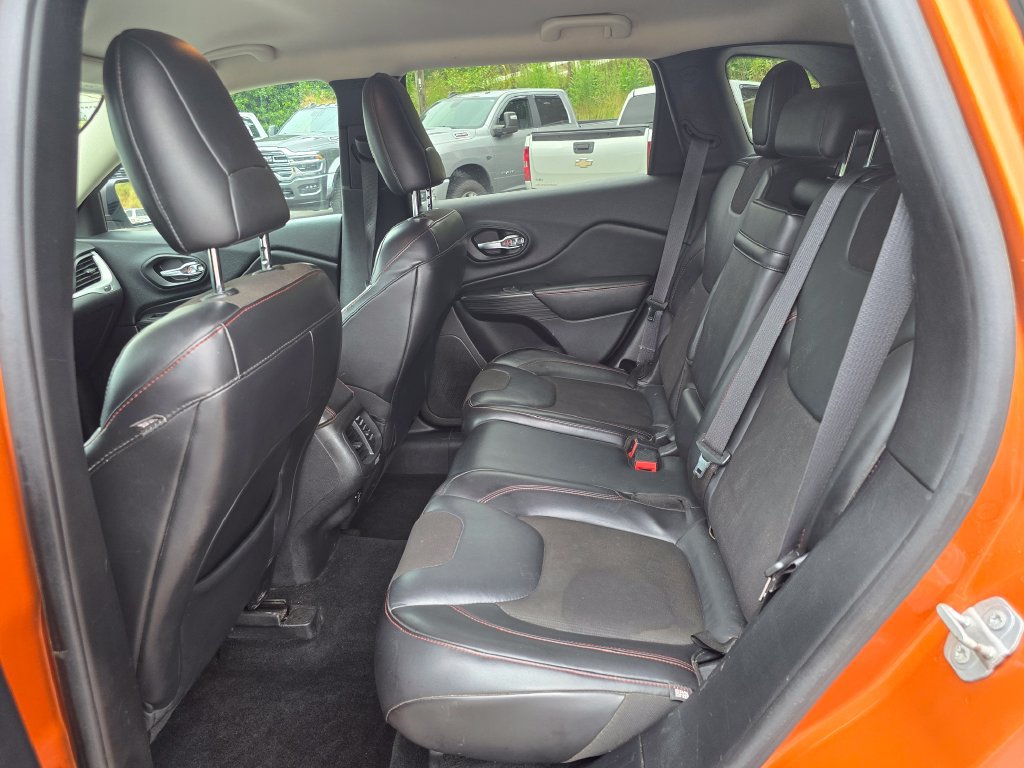 Used 2016 Jeep Cherokee Trailhawk w/ Cold Weather Group AWD/4WD image 10
