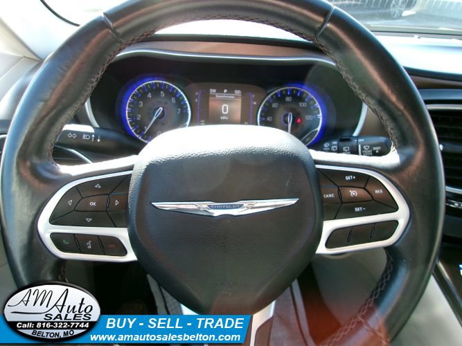 Used 2018 Chrysler Pacifica Touring-L image 11