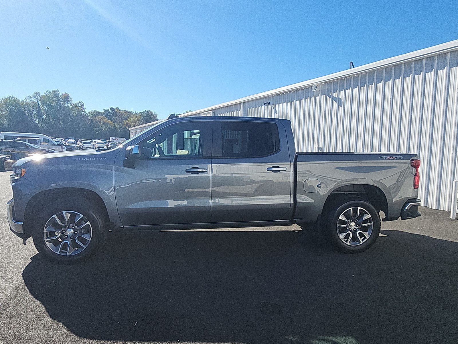 Used 2022 Chevrolet Silverado 1500 LT AWD/4WD image 2
