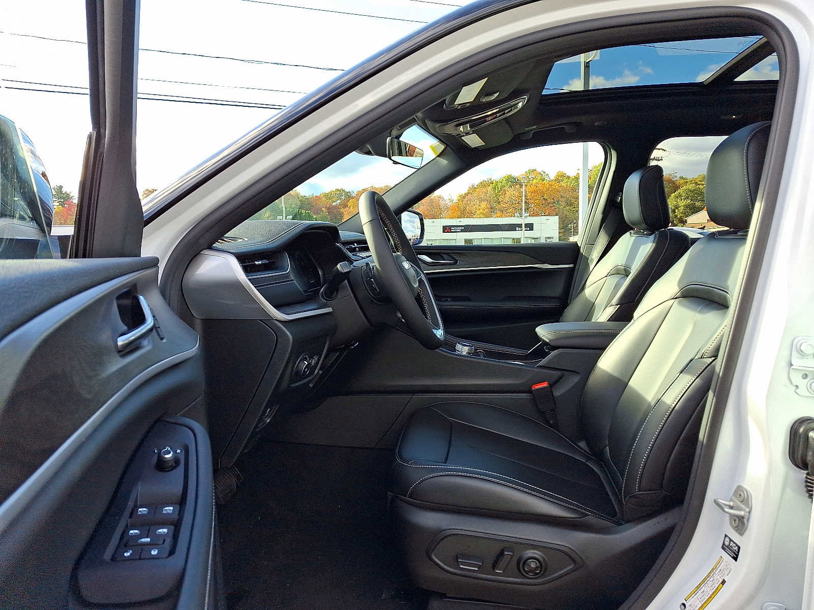 New 2025 Jeep Grand Cherokee Limited image 9