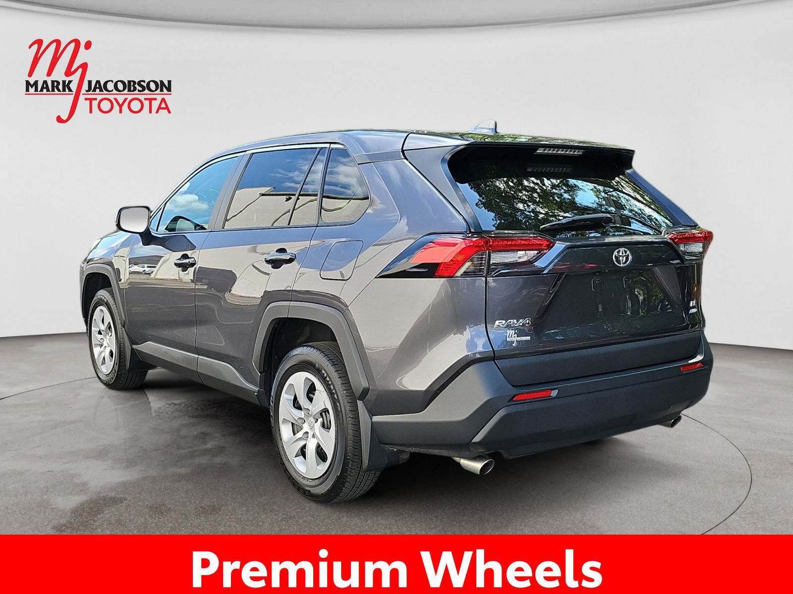 Used 2025 Toyota RAV4 LE AWD/4WD image 14