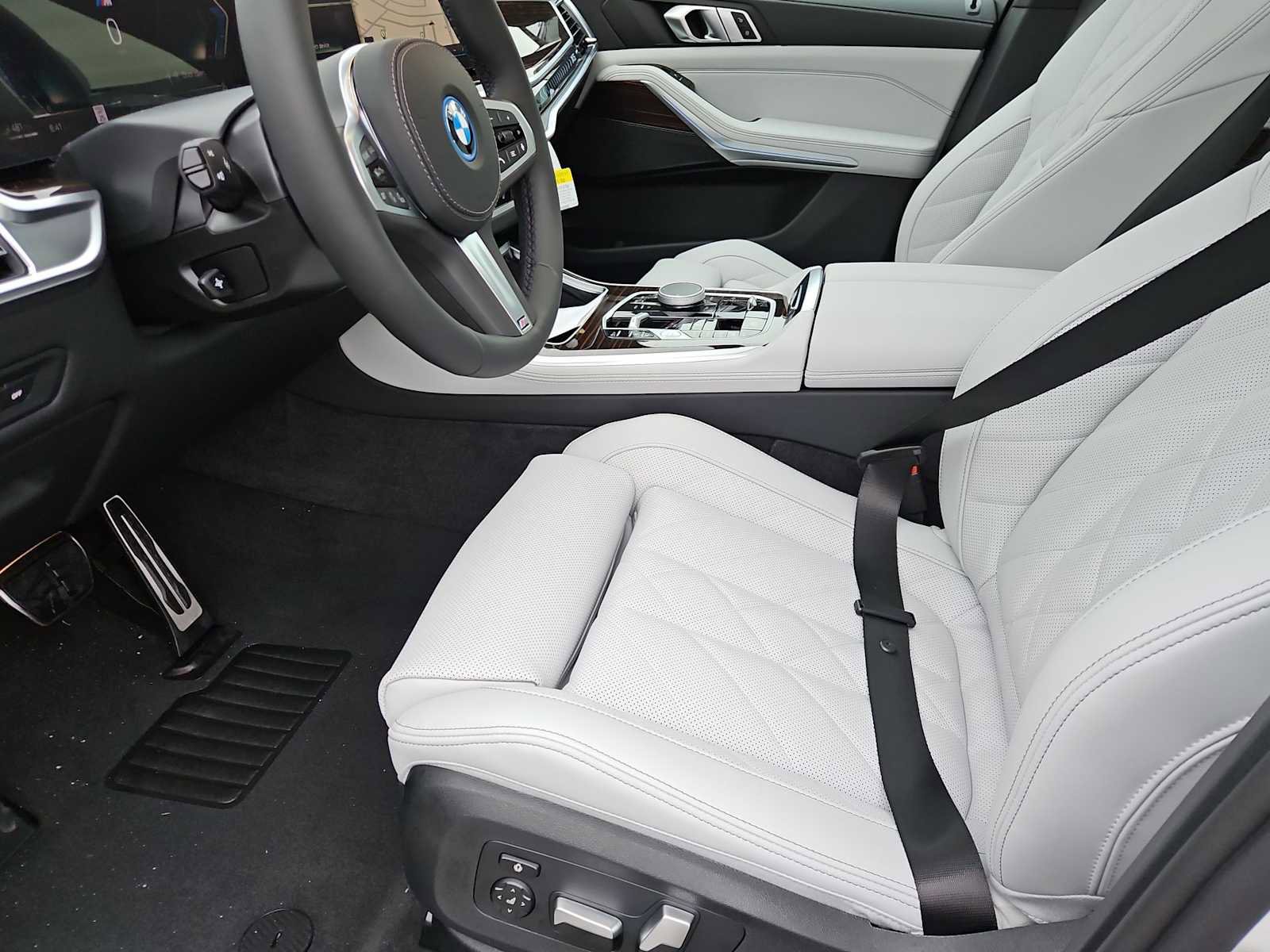 New 2026 BMW X5 xDrive50e w/ M Sport Package image 16