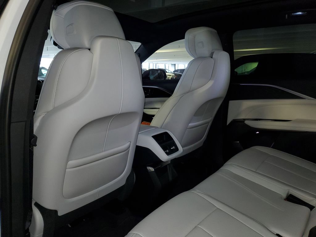 New 2026 Cadillac Lyriq Luxury RWD image 10