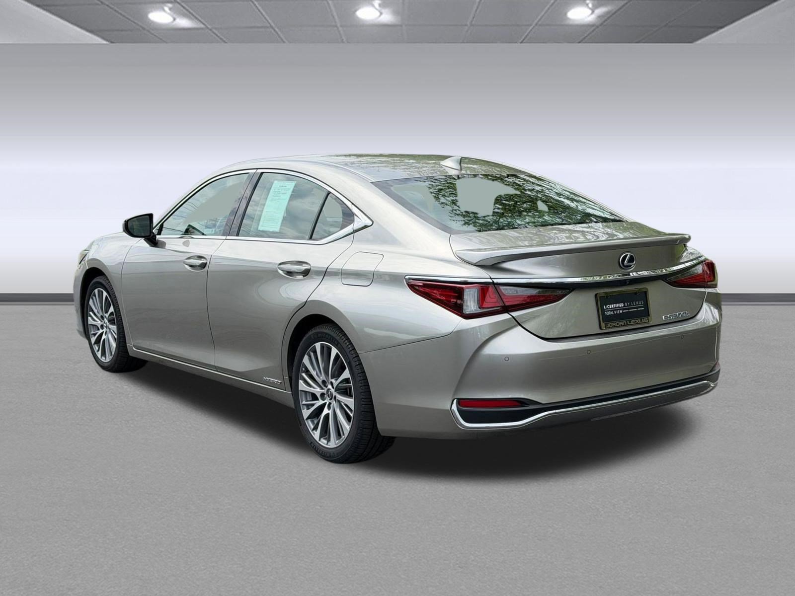 Certified 2020 Lexus ES 300h w/ Premium Package FWD image 3