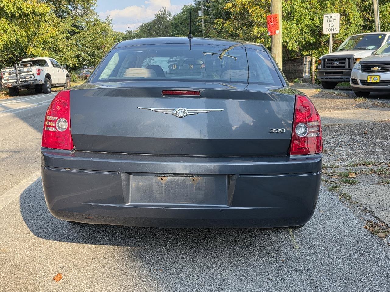 Used 2008 Chrysler 300 LX RWD image 4