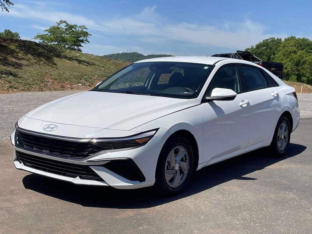 Certified 2026 Hyundai Elantra SE FWD image 7