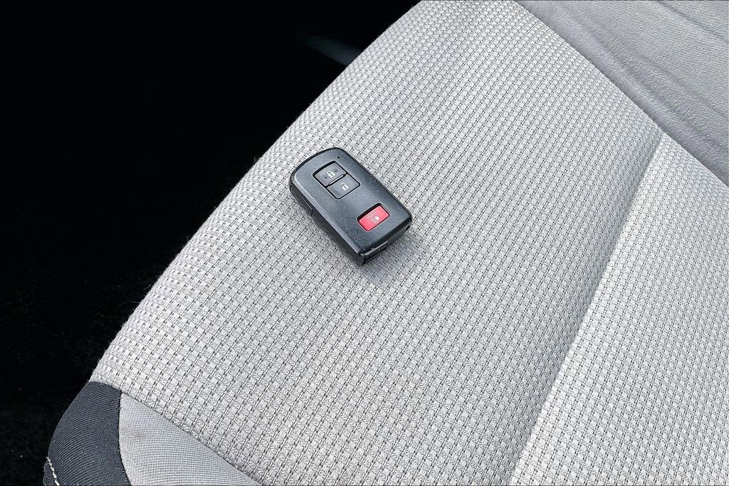 Used 2017 Toyota RAV4 XLE w/ Plus Extra Value Package AWD/4WD image 12