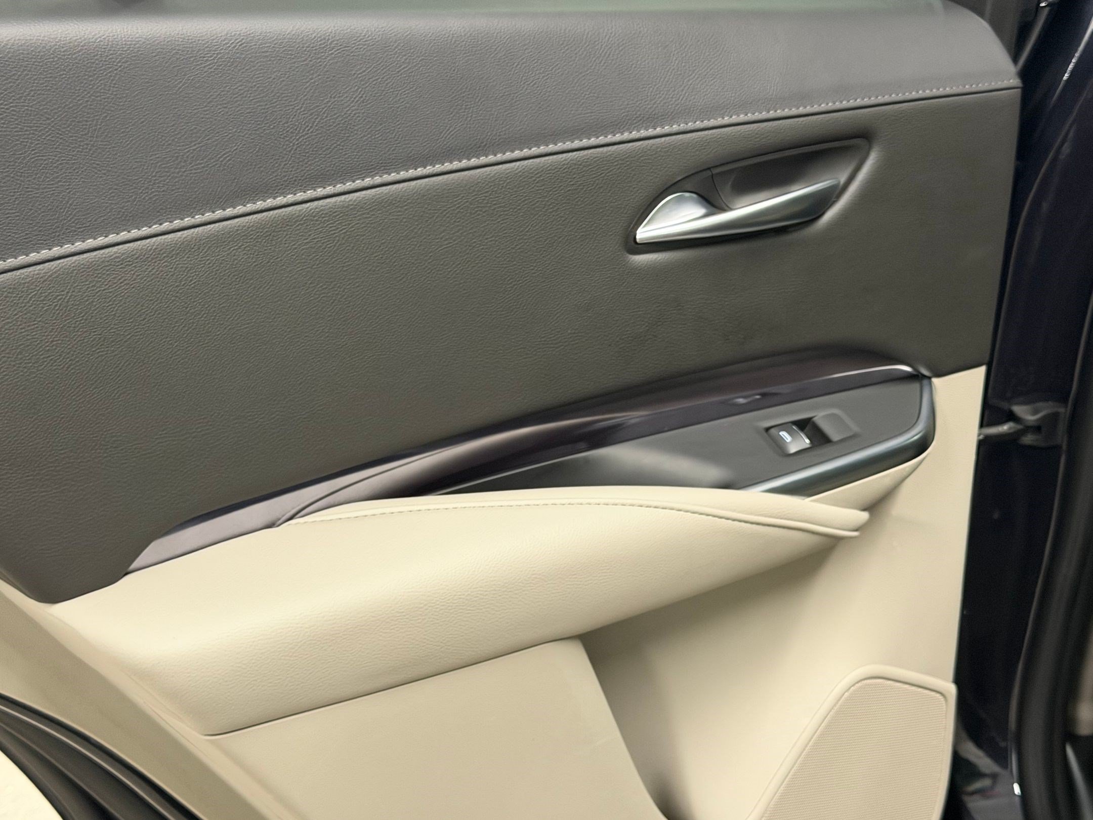 Used 2022 Cadillac XT4 Luxury w/ Driver Awareness Package FWD image 38