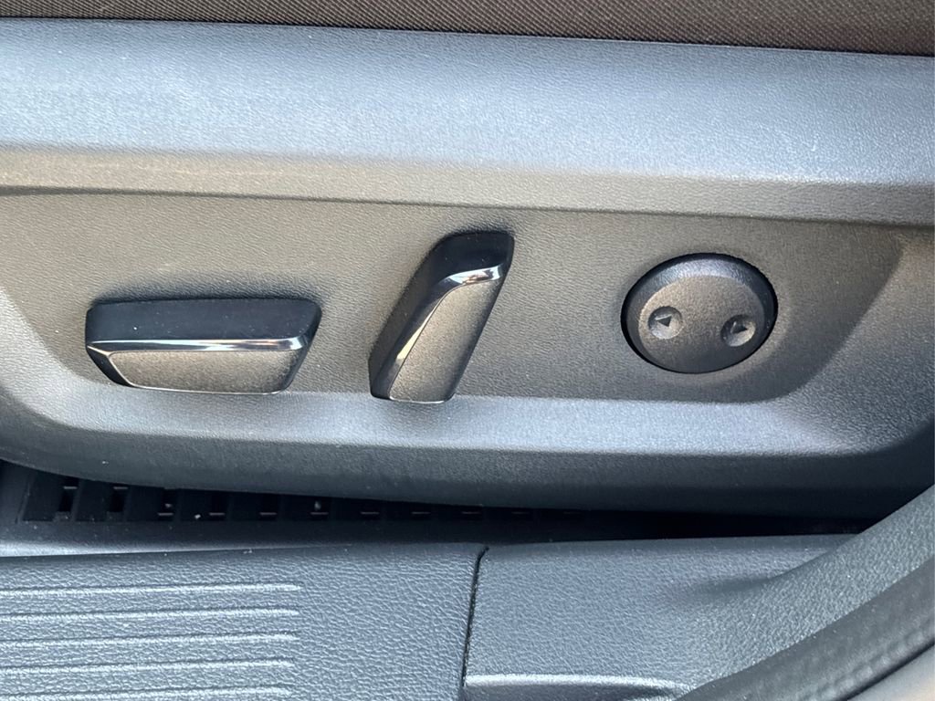 Certified 2023 Nissan Rogue SV image 38