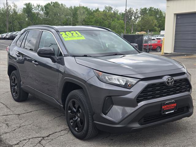 Used 2021 Toyota RAV4 LE image 7