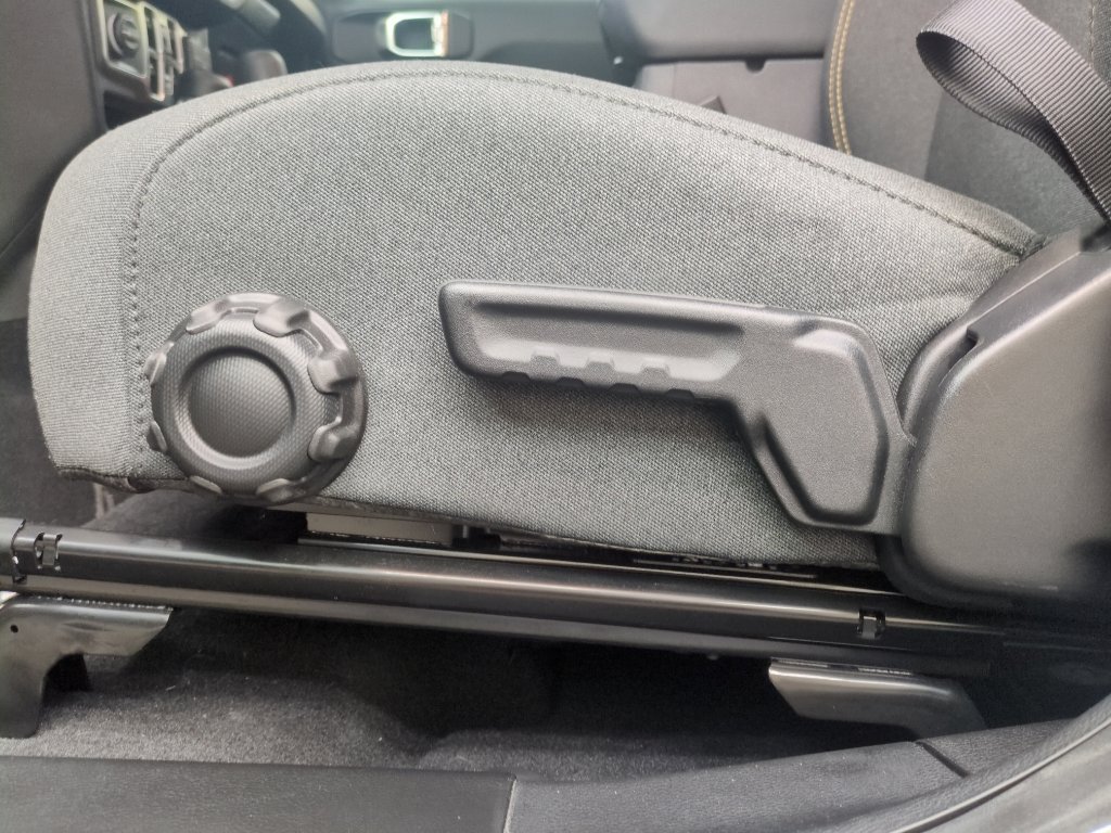 Used 2025 Jeep Gladiator Sport image 18