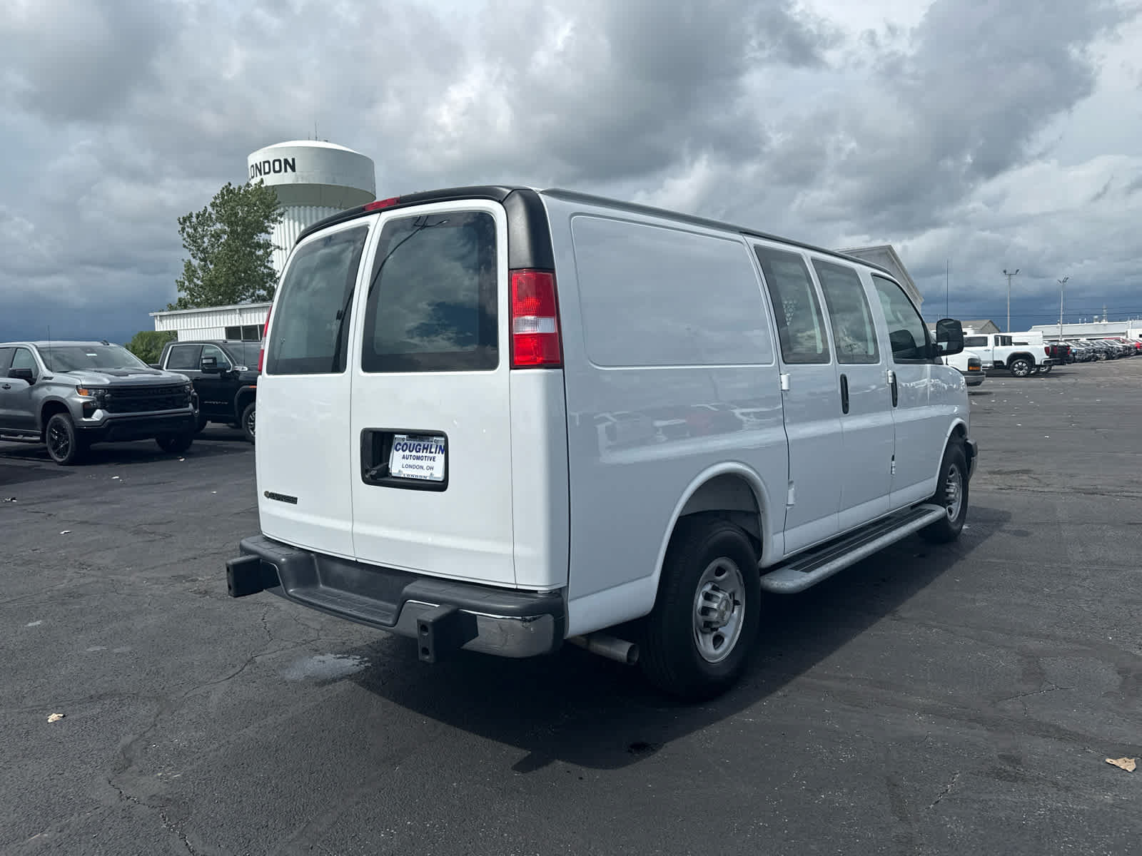 Certified 2025 Chevrolet Express 2500 w/ Driver Convenience Package RWD image 4