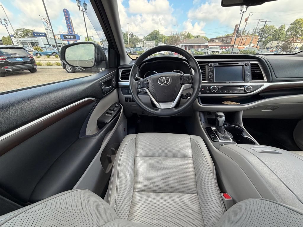 Used 2015 Toyota Highlander Limited AWD/4WD image 26