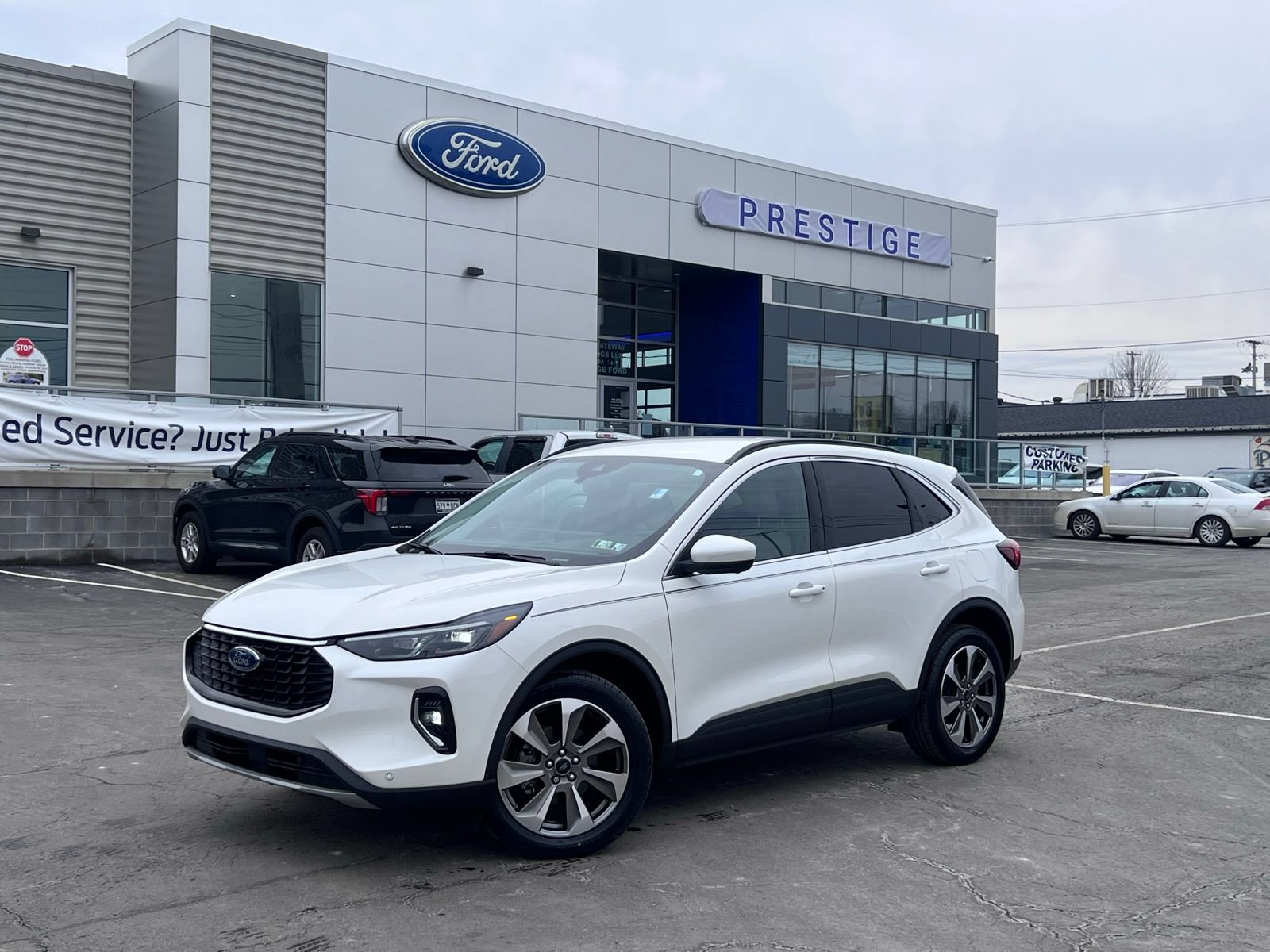 Used 2023 Ford Escape Platinum AWD/4WD image 1