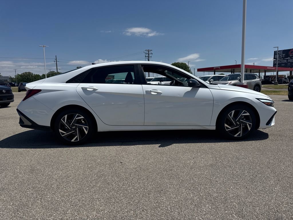 Used 2025 Hyundai Elantra Sport FWD image 8