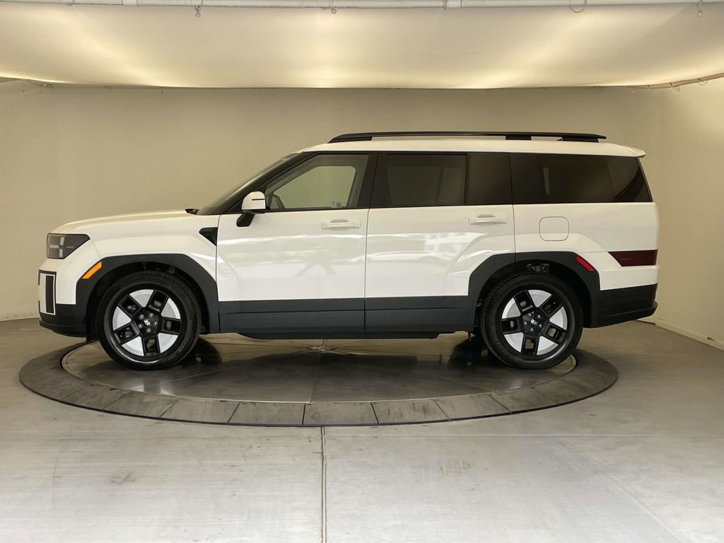 Used 2025 Hyundai Santa Fe SEL AWD/4WD image 2