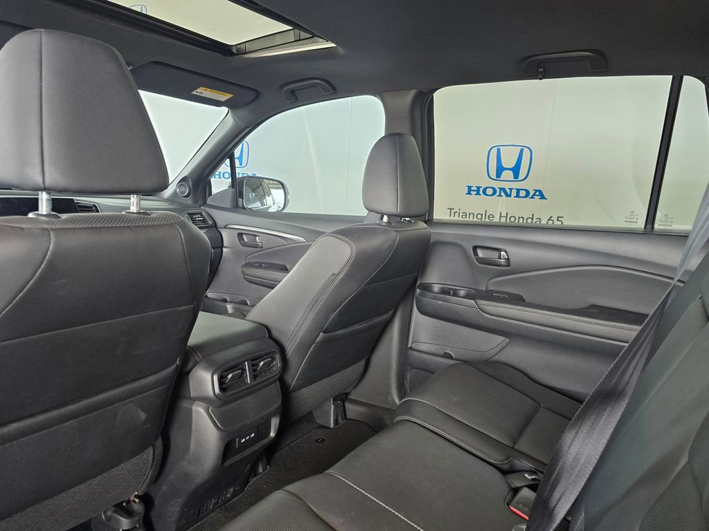 Used 2025 Honda Passport EX-L image 17