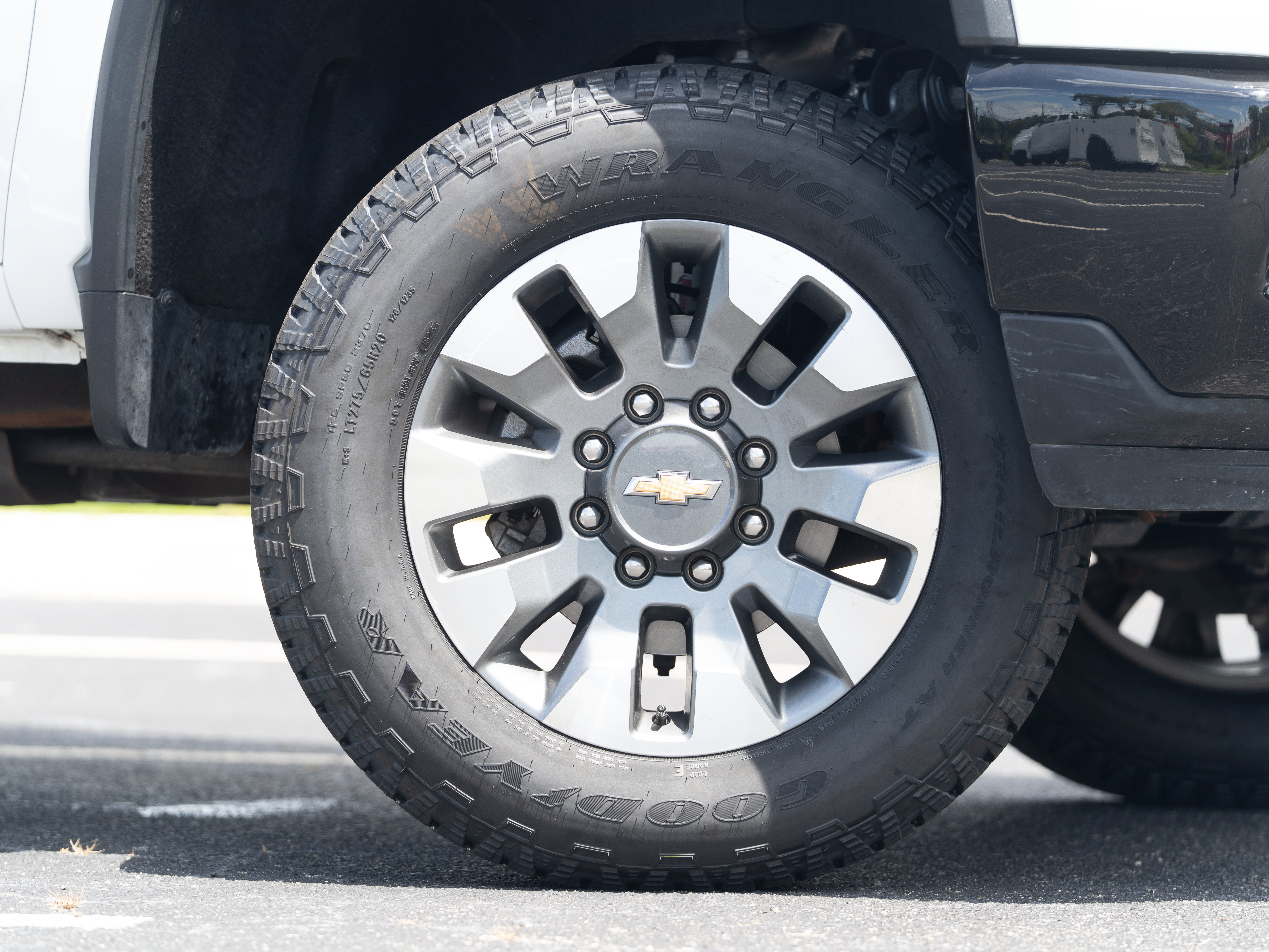 Used 2025 Chevrolet Silverado 2500 Custom w/ Z71 Off-Road Package AWD/4WD image 37