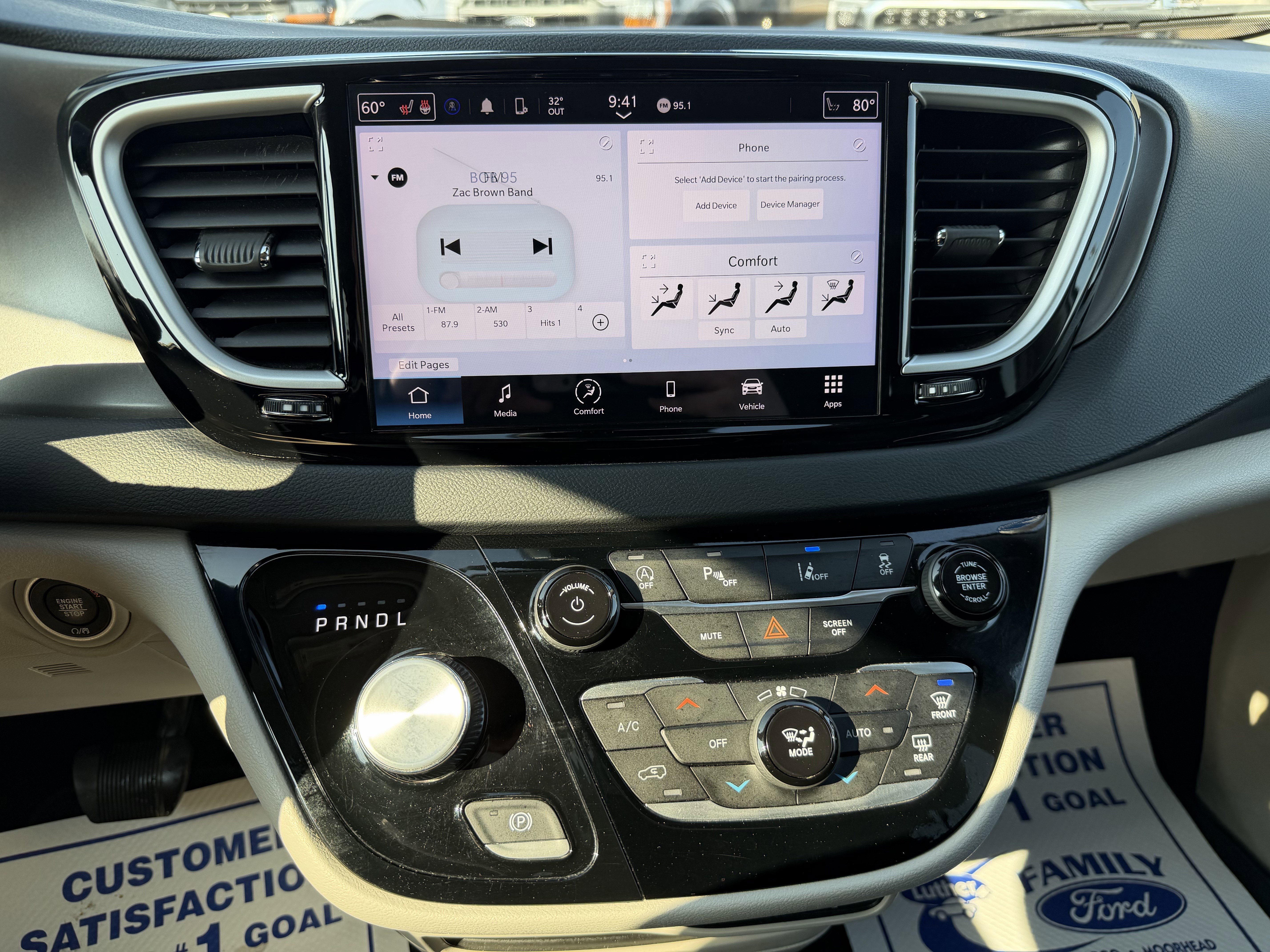 Used 2024 Chrysler Pacifica Touring-L image 16