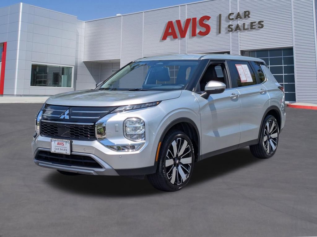 Used 2025 Mitsubishi Outlander SE