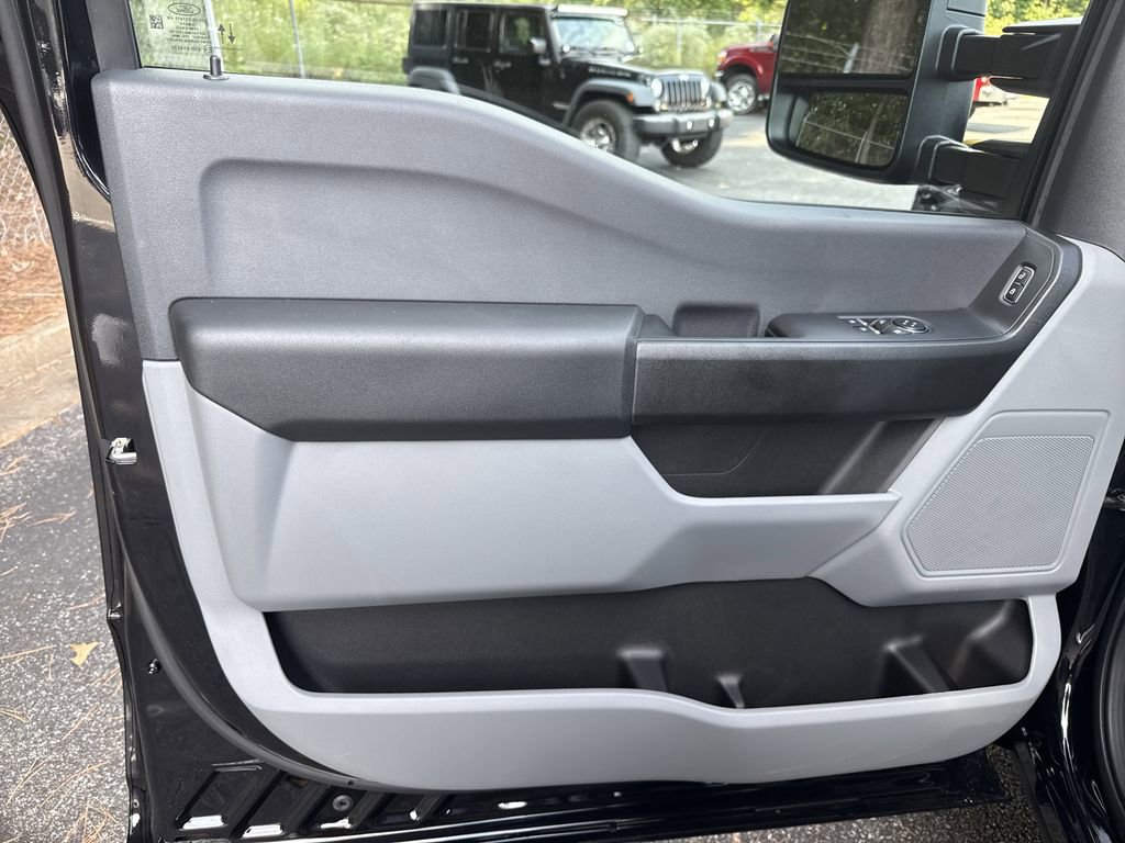 New 2026 Ford F350 XL w/ XL Chrome Package image 10