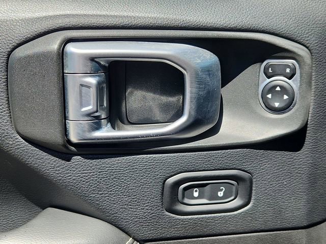 Used 2019 Jeep Wrangler Unlimited Sahara image 22