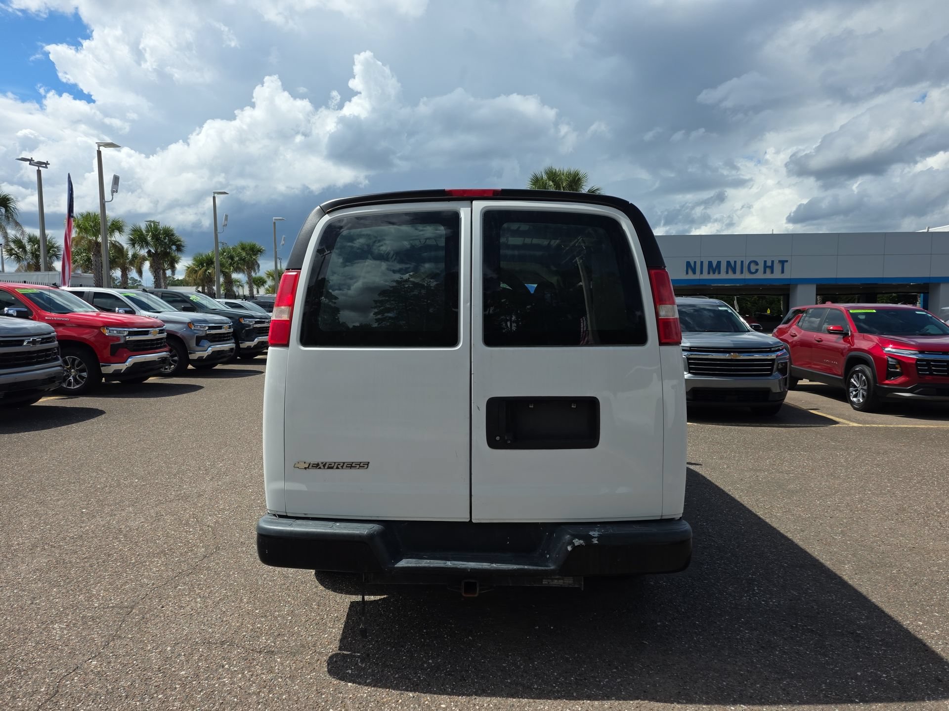 Used 2018 Chevrolet Express 2500 w/ Driver Convenience Package RWD image 15