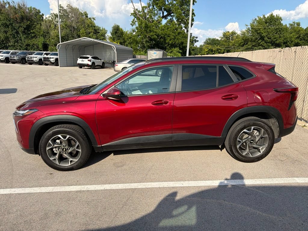 Used 2024 Chevrolet Trax LT w/ Driver Confidence Package FWD image 8