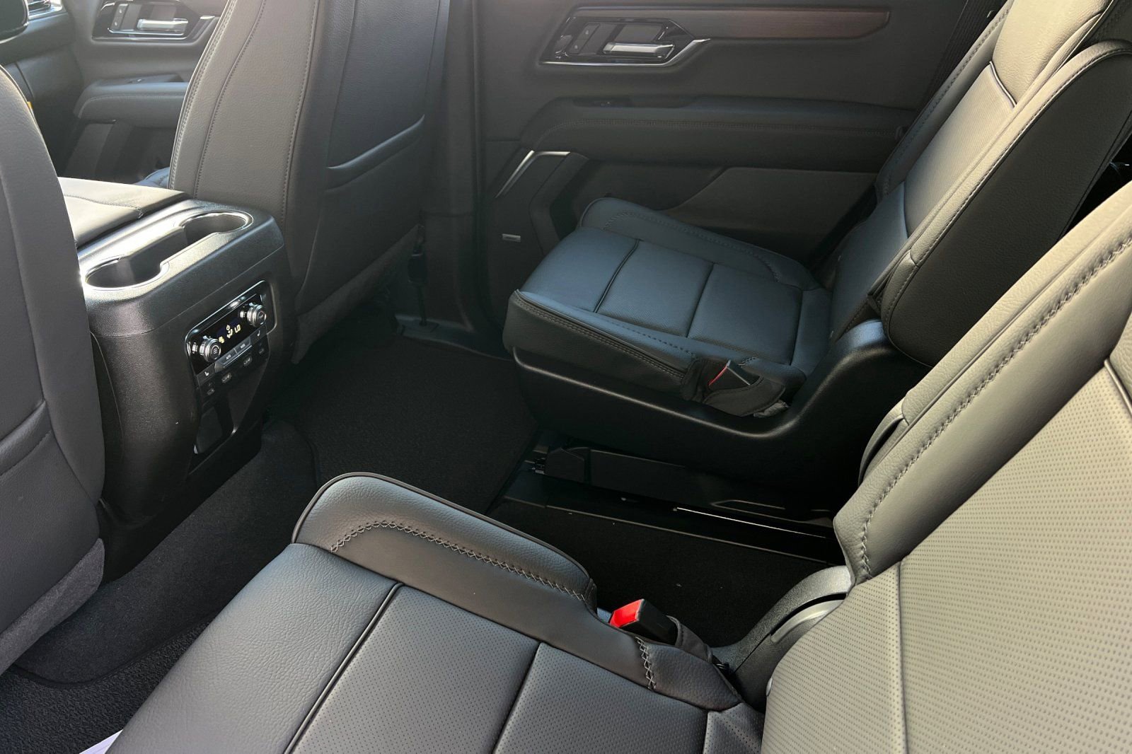 New 2026 GMC Yukon Denali w/ Denali Reserve Package AWD/4WD image 10