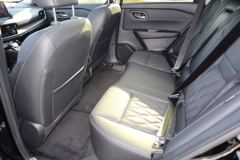 Certified 2025 Nissan Rogue Platinum FWD image 16