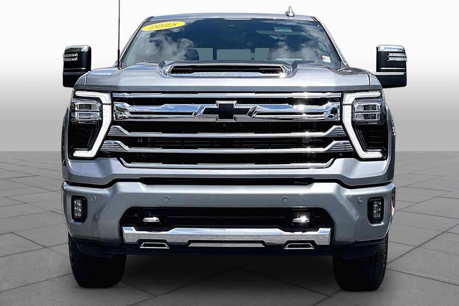 Used 2025 Chevrolet Silverado 2500 High Country w/ Technology Package AWD/4WD image 4