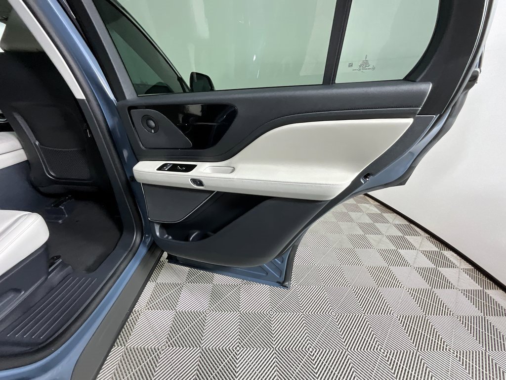 Used 2025 Lincoln Aviator Reserve image 24