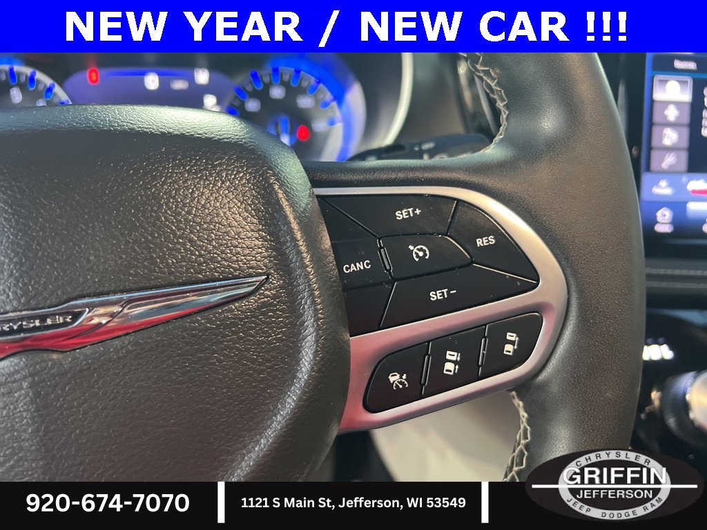 Used 2022 Chrysler Pacifica Touring-L image 23