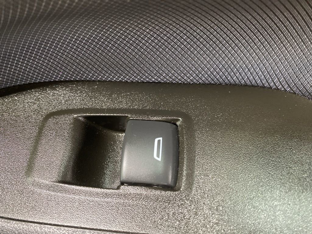 Used 2023 Chevrolet Equinox RS w/ RS Leather Package image 23