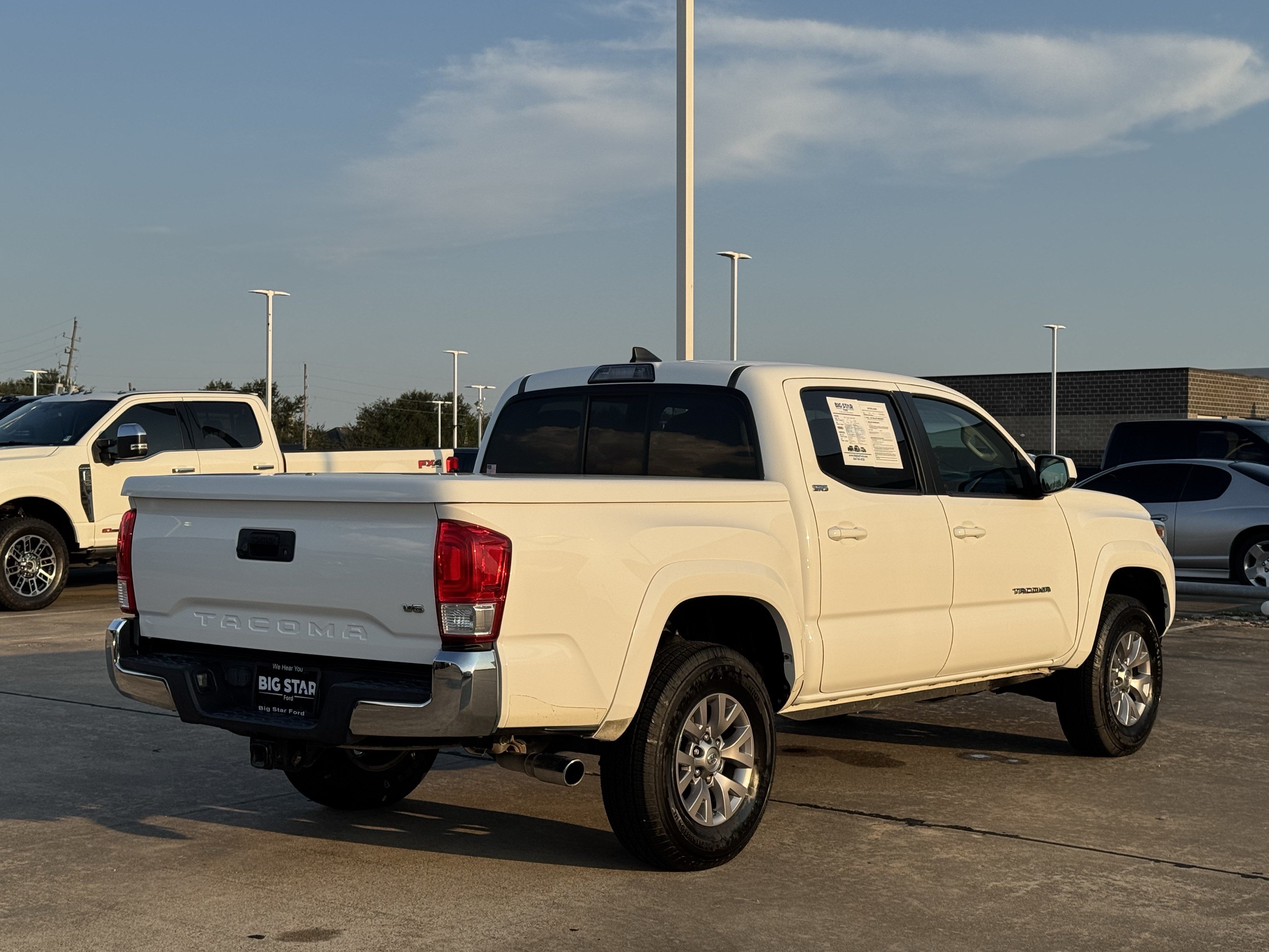 Used 2017 Toyota Tacoma SR5 w/ Tow Package RWD image 7